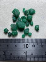 Unearthing Nature’s Treasure: A 35.68 ct Rough Emerald Lot from Swat - Image 4