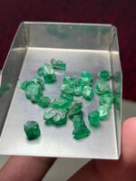 Authentic Beauty in Bulk: 18.37 Carat Emerald Rough Lot from Swat Valley - Image 2