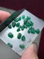 Authentic Beauty in Bulk: 18.37 Carat Emerald Rough Lot from Swat Valley - Image 4