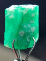 7.49ct Swat Emerald Crystal: Vivid Green Gemstone - Image 4