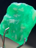 7.49ct Swat Emerald Crystal: Vivid Green Gemstone - Image 5