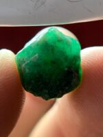 Majestic Green: A 13.20‑Carat Emerald Crystal from Swat Valley - Image 3