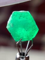 A 5.83ct Swat Emerald Crystal: Exceptional Natural Beauty from Pakistan - Image 2