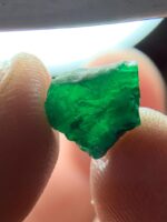 3.84ct Swat Emerald Crystal – A Vivid Green Gem from Pakistan’s Emerald Valley - Image 3
