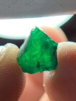 3.84ct Swat Emerald Crystal – A Vivid Green Gem from Pakistan’s Emerald Valley - Image 4