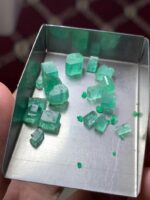 Unearthed Beauty: 22 ct Rough Emerald from Panjshir — 5.10 × 9.27 × 5.80 mm - Image 9