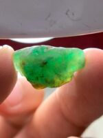 Impressive Grandeur: 12.65 Carat Emerald Crystal from Swat - Image 3