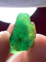 Impressive Grandeur: 12.65 Carat Emerald Crystal from Swat - Image 5