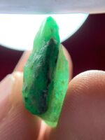 Impressive Grandeur: 12.65 Carat Emerald Crystal from Swat - Image 6
