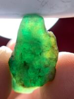 Impressive Grandeur: 12.65 Carat Emerald Crystal from Swat - Image 7