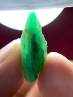 Impressive Grandeur: 12.65 Carat Emerald Crystal from Swat - Image 9