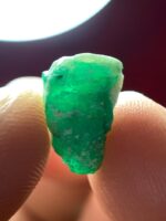 5.40 ct Swat Emerald Crystal – Small Natural Gem with Vibrant Hue - Image 9