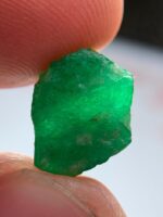Swat’s Green Flame: 9.58ct Emerald Crystal with Striking Clarity - Image 8