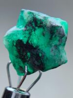 7.43 ct Swat Emerald Crystal – A Balanced Gem of Color and Clarity - Image 9