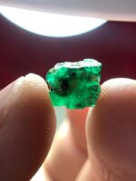 3.26 ct Swat Emerald Crystal — Vibrant Green in a Unique Crystal Form - Image 2