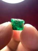 3.26 ct Swat Emerald Crystal — Vibrant Green in a Unique Crystal Form - Image 3