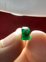 3.26 ct Swat Emerald Crystal — Vibrant Green in a Unique Crystal Form - Image 7
