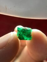 3.26 ct Swat Emerald Crystal — Vibrant Green in a Unique Crystal Form - Image 9