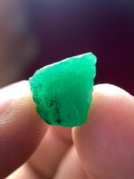 8.00 ct Swat Emerald Crystal — A Bold Natural Beauty - Image 9