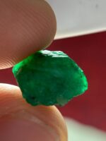 Discover the Magnificence of an 8.60ct Emerald Crystal: 11.34 x 9.40 x 8.53mm of Pure Beauty - Image 7