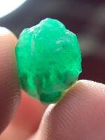 6.64ct Swat Emerald Crystal: Natural Hexagonal Gemstone - Image 2