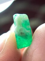 6.64ct Swat Emerald Crystal: Natural Hexagonal Gemstone - Image 6