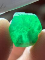 6.64ct Swat Emerald Crystal: Natural Hexagonal Gemstone - Image 9
