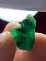 Natural Splendor: 8.20 Carat Emerald Crystal from Swat - Image 4