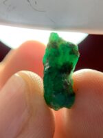 Natural Splendor: 8.20 Carat Emerald Crystal from Swat - Image 5