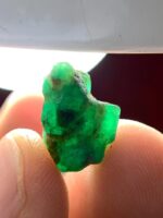 Natural Splendor: 8.20 Carat Emerald Crystal from Swat - Image 6