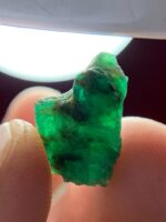 Natural Splendor: 8.20 Carat Emerald Crystal from Swat - Image 7