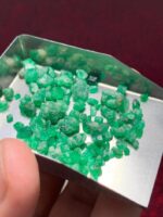 Rough Lot Spotlight: 31.80 ct Swat Emerald Crystal Parcel - Image 2
