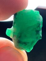 13.85ct Swat Emerald Crystal: Natural Green Beauty in Raw Form - Image 7
