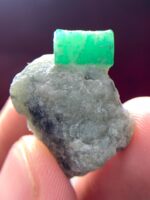 Unveiling the Beauty of a 24.35ct Emerald Specimen: 24.68 x 18.69 x 9.45mm - Image 2