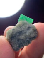 Unveiling the Beauty of a 24.35ct Emerald Specimen: 24.68 x 18.69 x 9.45mm - Image 4