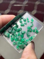 A 27.35 ct Rough Emerald Lot from Swat: 10.25 × 8.57 × 6.35 mm - Image 9