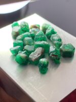27.79ct Rough Emerald Lot: Tiny Natural Crystals with Bright Color (9x5x3mm Avg) - Image 2
