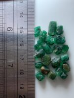 27.79ct Rough Emerald Lot: Tiny Natural Crystals with Bright Color (9x5x3mm Avg) - Image 6