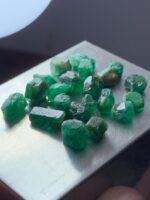 27.79ct Rough Emerald Lot: Tiny Natural Crystals with Bright Color (9x5x3mm Avg) - Image 8