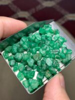 A Substantial 69.40 ct Emerald Rough Lot from Swat Valley - Image 2
