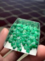 A Substantial 69.40 ct Emerald Rough Lot from Swat Valley - Image 9