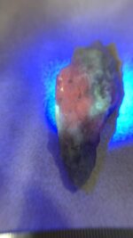Exceptional 90.40 ct Afghan Hackmanite Crystal with Museum-Grade Size and Rare Optical Phenomena - Image 3