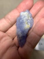 Exceptional 90.40 ct Afghan Hackmanite Crystal with Museum-Grade Size and Rare Optical Phenomena - Image 5