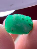 9.85 ct Swat Emerald Crystal (15.01 × 9.91 × 7.85 mm) – Natural Untreated Green Beryl from Pakistan’s Gem Valley - Image 3