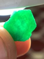 5.15ct Swat Emerald Crystal – A Wide, Vibrant Green Gem from Pakistan - Image 3