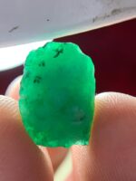 9.85 ct Swat Emerald Crystal (15.01 × 9.91 × 7.85 mm) – Natural Untreated Green Beryl from Pakistan’s Gem Valley - Image 4