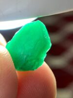 5.15ct Swat Emerald Crystal – A Wide, Vibrant Green Gem from Pakistan - Image 4