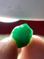 Striking Green Brilliance: 8.50ct Emerald Crystal from Swat Valley - Image 4