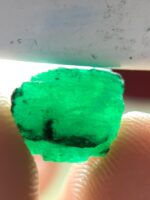 5.30ct Swat Emerald Crystal: Vivid Green with Natural Geometry - Image 4