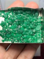 71.95ct Swat Emerald Rough Lot (8x6x6mm): Natural Green Crystals for Cutting, Jewelry, or Collection - Image 5